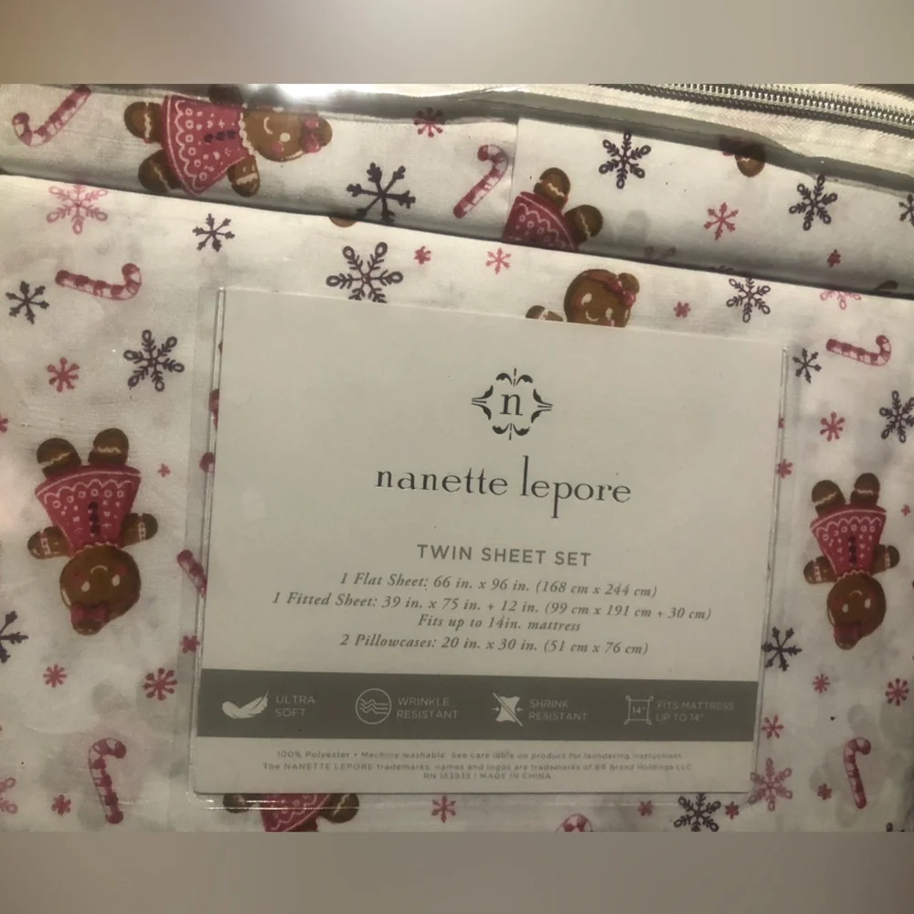 ‼️ Nanette Lepore Twin Sheet Set with Gingerbread and Candy Cane Design